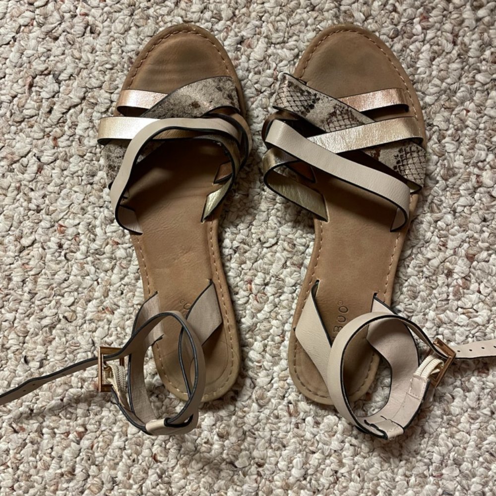 Bamboo tan/gold/bronze open-toe sandals with ankle strap - size 7